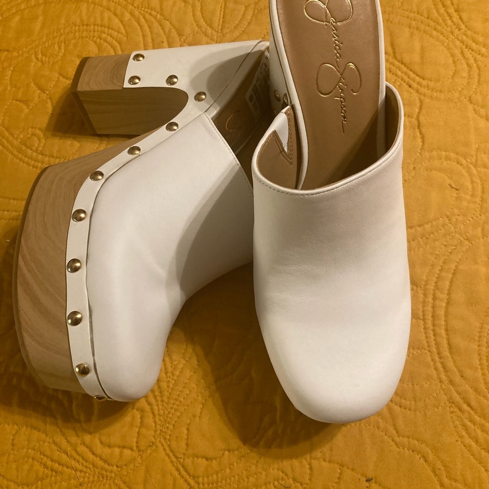JESSICA SIMPSON WHITE LEATHER STUDDED PLATFORM BN!